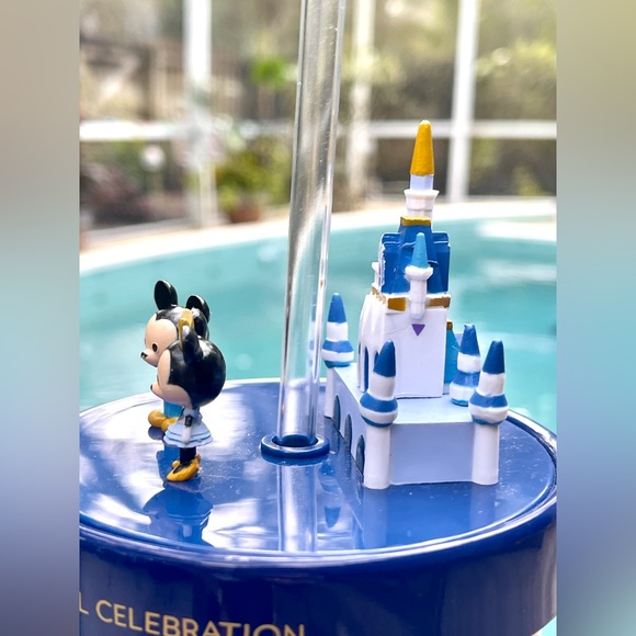 WDW 50th Anniversary collection.Mickey & Minnie Mouse w/ castle on tumbler’s lid - Picture 7 of 12
